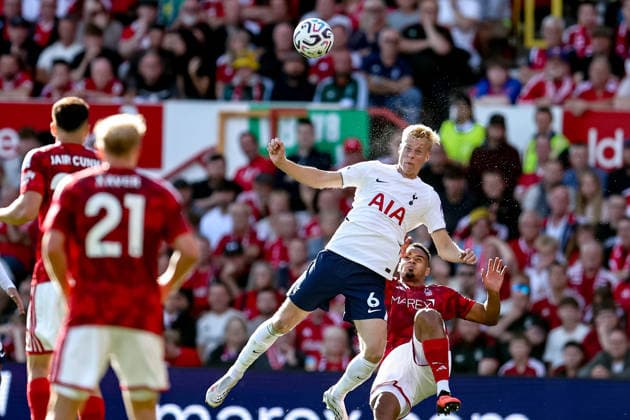 Nottingham Forest v Tottenham Hotspur, Premier League Tottenham Hotspur defender Jan Paul van Hecke (6) heads the ball away during the Premier League match between Nottingham Forest and Tottenham Hotspur at the City Ground, Nottingham, UK on 5 September 2026. Nottingham City Ground Nottinghamshire UK Editorial use only DataCo restrictions apply See www.football-dataco.com , Copyright: xManjitxNarotrax PSI-24805-0100