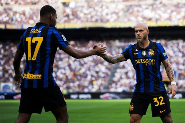 FC Internazionale v SSC Napoli - Serie A Federico Dimarco of FC Internazionale high fives Andy Diouf of FC Internazionale during the Serie A football match between FC Internazionale and SSC Napoli. Milan Italy Copyright: xNicolòxCampox
