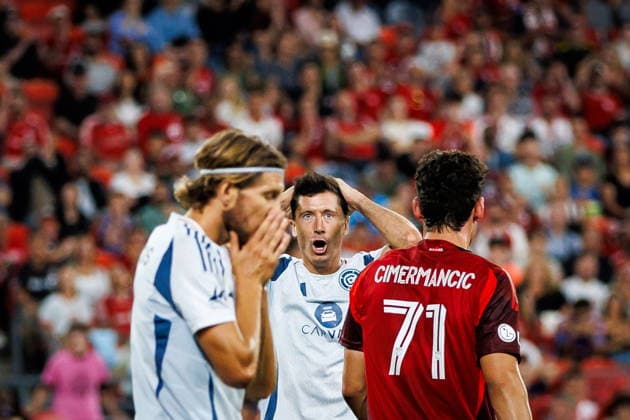 September 5, 2026, Toronto, On, Canada: Chicago Fire FC s Robert Lewandowski (centre) reacts after missing a shot against Toronto FC during first half MLS, Fussball Herren, USA soccer action in Toronto, on Saturday, Sept. 5, 2026. Canada News - September 5, 2026 - ZUMAc35_ 20260905_zaf_c35_081 Copyright: xKeitoxNewmanx