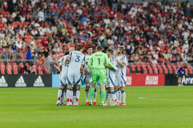 Chicago Fire FC players huddle during the MLS, Fussball Herren, USA Regular Season match between Toronto FC and Chicago Fire FC on September 5th, 2026 in BMO Field, Toronto, Ontario, Canada Copyright: xCurtisxWongx xSPPx Sportspressphoto_SPR224195