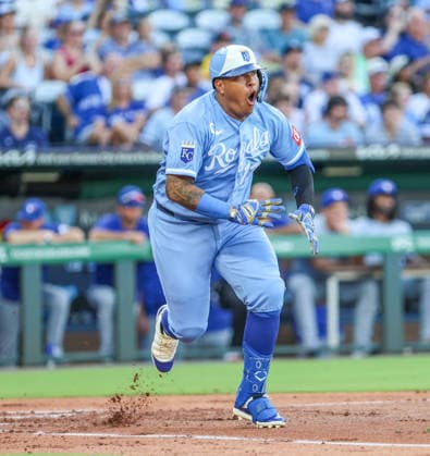 MLB, Baseball Herren, USA 2026: Blue Jays Vs Royals Sep 5th SEP 5, 2026: Kansas City Royals designated hitter Salvador Perez (13) hits a single in the 1st inning against the Blue Jays at Kauffman Stadium Kansas City, MO. Roman Puno CSM (Credit Image: Â Roman Puno Cal Media) Kansas City Missouri United States EDITORIAL USE ONLY Copyright: xx ZUMA-20260905_zma_c04_376.jpg RomanxPunox csmphotothree517826