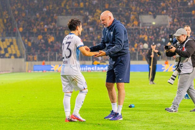 Deutschland: 2.Bundesliga, Saison 2026 2027, 05.09.2026, 4. Spieltag, SG Dynamo Dresden vs VfL Bochum, Rudolf-Harbig-Stadion : Uwe Rösler (VfL Bochum, Cheftrainer, Koji Miyoshi (VfL Bochum, 23) *** Germany 2. Bundesliga, 2026–2027 Season, September 5, 2026, Matchday 4, SG Dynamo Dresden vs. VfL Bochum, Rudolf Harbig Stadium; Uwe Rösler, VfL Bochum, Head Coach; Koji Miyoshi, VfL Bochum, 23 Copyright: xMichellexLukax