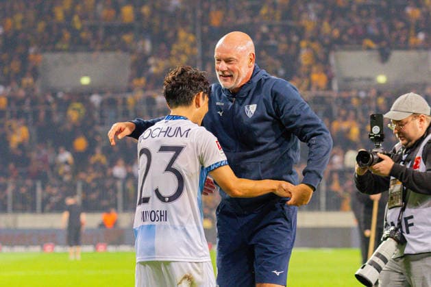 Deutschland: 2.Bundesliga, Saison 2026 2027, 05.09.2026, 4. Spieltag, SG Dynamo Dresden vs VfL Bochum, Rudolf-Harbig-Stadion : Koji Miyoshi (VfL Bochum, 23), Uwe Rösler (VfL Bochum, Cheftrainer) *** Germany 2. Bundesliga, 2026–2027 Season, September 5, 2026, Matchday 4, SG Dynamo Dresden vs. VfL Bochum, Rudolf Harbig Stadium; Koji Miyoshi, VfL Bochum; 23, Uwe Rösler, VfL Bochum, Head Coach Copyright: xMichellexLukax