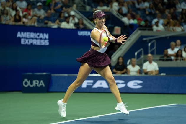 2026 US Open - Day 7 NEW YORK, NEW YORK - SEPTEMBER 5: Iva Jovic of the United States returns a shot during her match against Alexandra Ella of the Philippines during the 2026 US Open - Day 7 at USTA Billie Jean King National Tennis Center on September 5, 2026 in New York, New York. New York USTA Billie Jean King National Tennis Center New York United States Copyright: xSusanxMullane ISIxPhotosx 9752