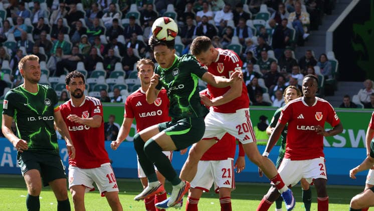 VfL vs. Cottbus, 2. BL Wolfsburg, 05.09.2026, Fußball, Herren, 2. BL, Saison 2026 2027, VfL Wolfsburg vs. FC Energie Cottbus: Kento Shiogai (VfL Wolfsburg), Axel Borgmann (Cottbus) (DFL DFB REGULATIONS PROHIBIT ANY USE OF PHOTOGRAPHS as IMAGE SEQUENCES and or QUASI-VIDEO) Volkswagen Arena Niedersachsen Deutschland *** VfL vs. Cottbus, 2nd Bundesliga, Wolfsburg, September 5, 2026, Soccer, Men s, 2nd Bundesliga, 2026–2027 Season, VfL Wolfsburg vs. FC Energie Cottbus Kento Shiogai (VfL Wolfsburg), Axel Borgmann (Cottbus) DFL DFB regulations prohibit any use of photographs as image sequences and or quasi-video Volkswagen Arena, Lower Saxony, Germany