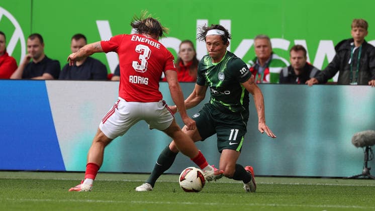 VfL vs. Cottbus, 2. BL Wolfsburg, 05.09.2026, Fußball, Herren, 2. BL, Saison 2026 2027, VfL Wolfsburg vs. FC Energie Cottbus: Henry Rorig (Cottbus), Fabian Reese (VfL Wolfsburg) (DFL DFB REGULATIONS PROHIBIT ANY USE OF PHOTOGRAPHS as IMAGE SEQUENCES and or QUASI-VIDEO) Volkswagen Arena Niedersachsen Deutschland *** VfL vs. Cottbus, 2nd Bundesliga, Wolfsburg, September 5, 2026, Soccer, Men s, 2nd Bundesliga, 2026–2027 Season, VfL Wolfsburg vs. FC Energie Cottbus; Henry Rorig (Cottbus), Fabian Reese (VfL Wolfsburg); DFL; DFB; REGULATIONS PROHIBIT ANY USE OF PHOTOGRAPHS AS IMAGE SEQUENCES AND OR QUASI-VIDEO; Volkswagen Arena, Lower Saxony, Germany