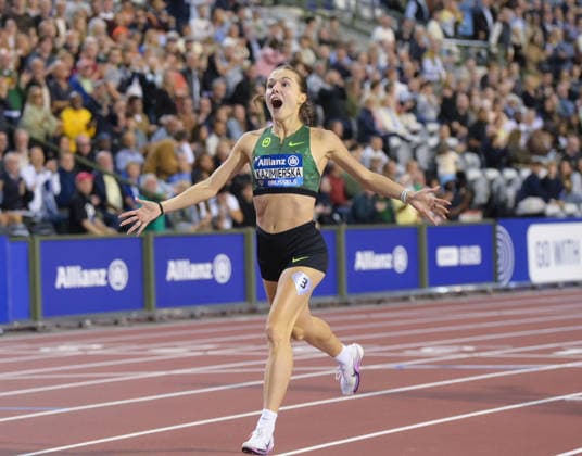 (260906) -- BRUSSELS, Sept. 6, 2026 -- Klaudia Kazimierska of Poland celebrates during the women s 1500m final at the 2026 World Athletics Diamond League athletics meeting in Brussels, Belgium, on Sept. 5, 2026. ) (SP)BELGIUM-BRUSSELS-DIAMOND LEAGUE 2026 ATHLETICS MEETING WengxXinyang 