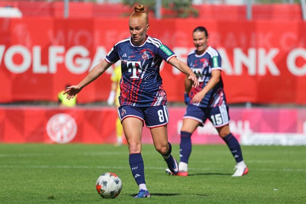 Mainz, Deutschland 05. September 2026: 1. BL Frauen - 2026 2027 - Sp. 3 - 1. FSV Mainz 05 gegen 1. FC Köln Im Bild: Laura Vogt (1. FC) läuft mit ausgebreiteten Armen mit dem Ball durchs Mittelfeld. DFL DFB regulations prohibit any use of photographs as image sequences and or quasi-video Bruchwegstadion Rheinland - Pfalz *** Mainz, Germany September 5, 2026 1. Bundesliga Women 2026–2027 Matchday 3: 1. FSV Mainz 05 vs. 1. FC Köln Pictured: Laura Vogt of 1. FC Köln runs through the midfield with the ball, arms outstretched. DFL and DFB regulations prohibit any use of photographs as image sequences and or quasi-video. Bruchwegstadion, Rhineland-Palatinate Copyright: xFotostandx xRacochax