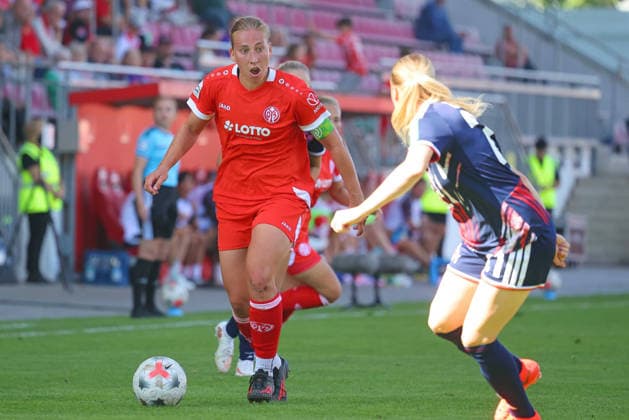 Mainz, Deutschland 05. September 2026: 1. BL Frauen - 2026 2027 - Sp. 3 - 1. FSV Mainz 05 gegen 1. FC Köln Im Bild: Johanna Berg (FSV) sucht den Zweikampf. DFL DFB regulations prohibit any use of photographs as image sequences and or quasi-video Bruchwegstadion Rheinland - Pfalz *** Mainz, Germany September 5, 2026 1st Bundesliga Women 2026–2027 Matchday 3 1 FSV Mainz 05 vs. 1 FC Köln Pictured: Johanna Berg FSV goes for the tackle DFL and DFB regulations prohibit any use of photographs as image sequences and or quasi-video Bruchwegstadion, Rhineland-Palatinate Copyright: xFotostandx xRacochax