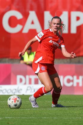 Mainz, Deutschland 05. September 2026: 1. BL Frauen - 2026 2027 - Sp. 3 - 1. FSV Mainz 05 gegen 1. FC Köln Im Bild: Sabina Jackson (FSV) bei der Ballannahme. DFL DFB regulations prohibit any use of photographs as image sequences and or quasi-video Bruchwegstadion Rheinland - Pfalz *** Mainz, Germany September 5, 2026 Women s Bundesliga 2026–2027 Matchday 3: FSV Mainz 05 vs. 1. FC Köln Pictured: Sabina Jackson of FSV Mainz 05 receiving the ball. DFL and DFB regulations prohibit any use of photographs as image sequences and or quasi-video. Bruchwegstadion Rhineland-Palatinate Copyright: xFotostandx xRacochax