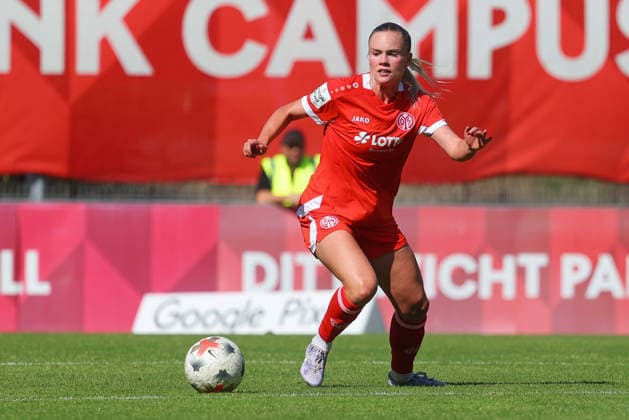 Mainz, Deutschland 05. September 2026: 1. BL Frauen - 2026 2027 - Sp. 3 - 1. FSV Mainz 05 gegen 1. FC Köln Im Bild: Sabina Jackson (FSV) bei der Ballannahme. DFL DFB regulations prohibit any use of photographs as image sequences and or quasi-video Bruchwegstadion Rheinland - Pfalz *** Mainz, Germany September 5, 2026 1st Bundesliga Women 2026–2027 Matchday 3 1 FSV Mainz 05 vs. 1 FC Köln Pictured: Sabina Jackson of FSV receiving the ball. DFL and DFB regulations prohibit any use of photographs as image sequences and or quasi-video. Bruchwegstadion Rhineland-Palatinate Copyright: xFotostandx xRacochax