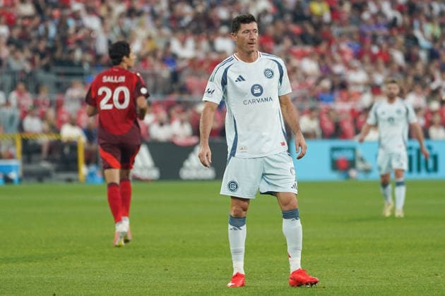 Toronto FC v Chicago Fire FC - MLS, Fussball Herren, USA Robert Lewandowski 09 of Chicago Fire FC looks on during the Major League Soccer Match between Toronto FC and Chicago Fire FC at BMO Field Stadium. on September 5, 2026 in Toronto, Canada. (Photo by Leonardo Ramirez Eyepix Group) Copyright: xLeonardoxRamirezx xEyepixxGroupx LR05092026-08287
