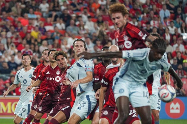 Toronto FC v Chicago Fire FC - MLS, Fussball Herren, USA Robert Lewandowski 09 of Chicago Fire FC and player of Toronto FC awaiting for the ball during a corner kick during the Major League Soccer Match between Toronto FC and Chicago Fire FC at BMO Field Stadium. on September 5, 2026 in Toronto, Canada. (Photo by Leonardo Ramirez Eyepix Group) Copyright: xLeonardoxRamirezx xEyepixxGroupx LR05092026-08728