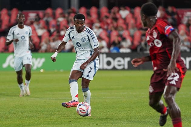 Toronto FC v Chicago Fire FC - MLS, Fussball Herren, USA Maren Haile-Selassie 07 of Chicago Fire FC pass the ball during the Major League Soccer Match between Toronto FC and Chicago Fire FC at BMO Field Stadium. on September 5, 2026 in Toronto, Canada. (Photo by Leonardo Ramirez Eyepix Group) Copyright: xLeonardoxRamirezx xEyepixxGroupx LR05092026-08616