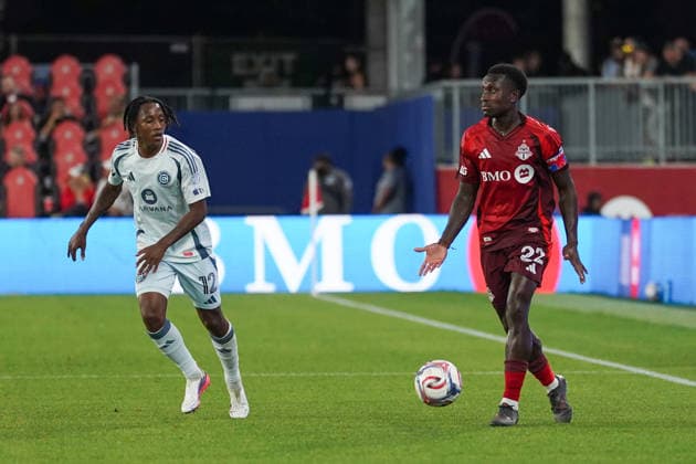 Toronto FC v Chicago Fire FC - MLS, Fussball Herren, USA Richie Laryea 22 of Toronto FC and Puso Dithejane 12 of Chicago Fire FC battle for the ball during the Major League Soccer Match between Toronto FC and Chicago Fire FC at BMO Field Stadium. on September 5, 2026 in Toronto, Canada. (Photo by Leonardo Ramirez Eyepix Group) Copyright: xLeonardoxRamirezx xEyepixxGroupx LR05092026-08565