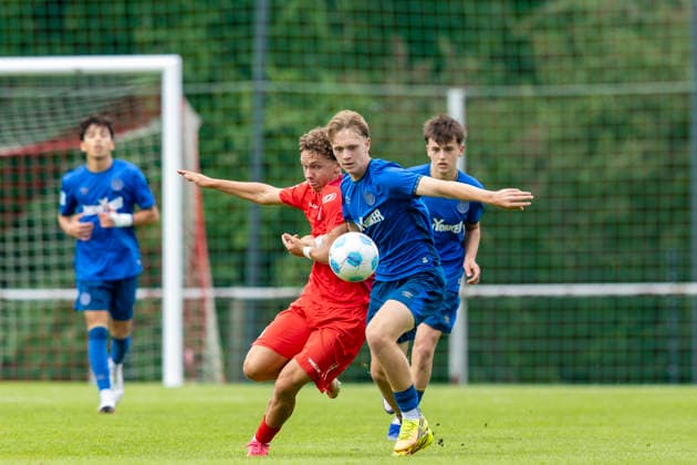 U17 DFB Youth League Preliminary Round Group H FC Rot Weiß Erfurt vs. Eintracht Braunschweig Erfurt, September 5, 2026 Ferdi Altendorf 10 FC Rot Weiß Erfurt U17 vs. Mattis Emil Wilke 4 Eintracht Braunschweig U17 U17 DFB YouthLeague Preliminary Round Group H FC Rot Weiß Erfurt vs. Eintracht Braunschweig Main Field, Cyriaksgebreite, Erfurt September 5, 2026 DFB REGULATIONS PROHIBIT ANY USE OF PHOTOGRAPHS AS IMAGE SEQUENCES AND OR QUASI-VIDEO Copyright: xBEAUTIFULxSPORTS Duehringx