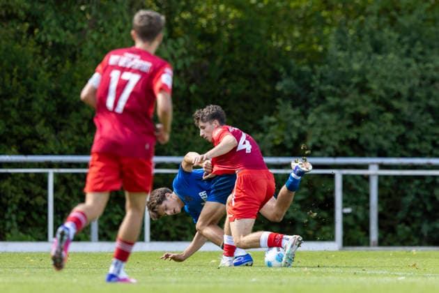 U17 DFB Youth League Preliminary Round Group H FC Rot Weiß Erfurt vs. Eintracht Braunschweig Erfurt, September 5, 2026 Tim Kroßner 4 (FC Rot Weiß Erfurt U17) vs. Joshua Niemeyer 17 (Eintracht Braunschweig U17) U17 DFB YouthLeague Preliminary Round Group H FC Rot Weiß Erfurt vs. Eintracht Braunschweig Main Field, Cyriaksgebreite, Erfurt September 5, 2026 DFB REGULATIONS PROHIBIT ANY USE OF PHOTOGRAPHS AS IMAGE SEQUENCES AND OR QUASI-VIDEO Copyright: xBEAUTIFULxSPORTS Duehringx