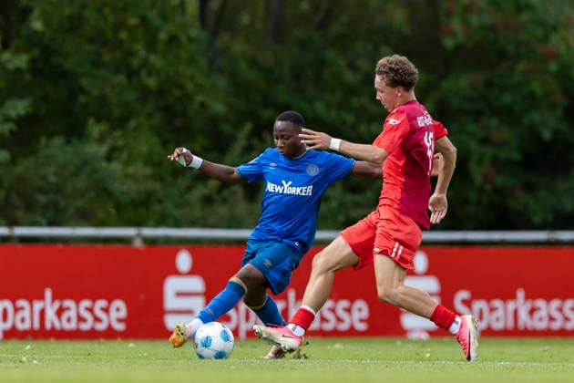 U17 DFB Youth League Preliminary Round Group H FC Rot Weiß Erfurt vs. Eintracht Braunschweig Erfurt, September 5, 2026 Ferdi Altendorf 10 (FC Rot Weiß Erfurt U17) vs. Famara Touray 9 (Eintracht Braunschweig U17) U17 DFB YouthLeague Preliminary Round Group H FC Rot-Weiß Erfurt vs. Eintracht Braunschweig Main Field, Cyriaksgebreite, Erfurt September 5, 2026 DFB REGULATIONS PROHIBIT ANY USE OF PHOTOGRAPHS AS IMAGE SEQUENCES AND OR QUASI-VIDEO Copyright: xBEAUTIFULxSPORTS Duehringx