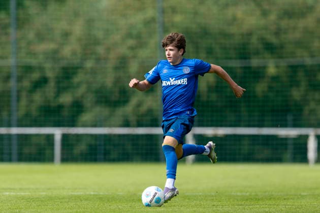 U17 DFB Youth League Preliminary Round Group H FC Rot Weiß Erfurt vs. Eintracht Braunschweig Erfurt 05 09 2026 Tom Leonhard Kunze 10 Eintracht Braunschweig U17 U17 DFB Youth League Preliminary Round Group H FC Rot Weiß Erfurt vs. Eintracht Braunschweig Main Field, Cyriaksgebreite, Erfurt September 5, 2026 DFB regulations prohibit any use of photographs as image sequences and or quasi-video Copyright: xBEAUTIFULxSPORTS Duehringx
