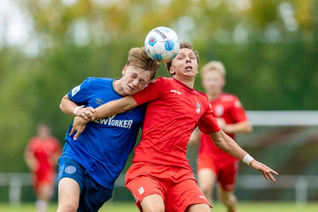 U17 DFB Youth League Preliminary Round Group H FC Rot Weiß Erfurt vs. Eintracht Braunschweig Erfurt, September 5, 2026 Mattis Emil Wilke 4 Eintracht Braunschweig U17 vs. Ferdi Altendorf 10 FC Rot Weiß Erfurt U17 U17 DFB YouthLeague Preliminary Round Group H FC Rot-Weiß Erfurt vs. Eintracht Braunschweig Main Field, Cyriaksgebreite, Erfurt September 5, 2026 DFB regulations prohibit any use of photographs as image sequences and or quasi-video Copyright: xBEAUTIFULxSPORTS Duehringx