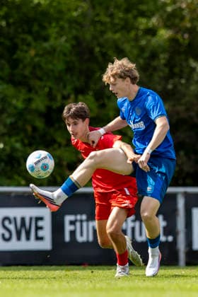 U17 DFB Youth League Preliminary Round Group H FC Rot Weiß Erfurt vs. Eintracht Braunschweig Erfurt, September 5, 2026 Paul Lambert 6 (FC Rot Weiß Erfurt U17) vs. Jasper Hartmann 8 (Eintracht Braunschweig U17) U17 DFB Youth League Preliminary Round Group H FC Rot-Weiß Erfurt vs. Eintracht Braunschweig Main Field, Cyriaksgebreite, Erfurt, September 5, 2026 DFB regulations prohibit any use of photographs as image sequences and or quasi-video Copyright: xBEAUTIFULxSPORTS Duehringx