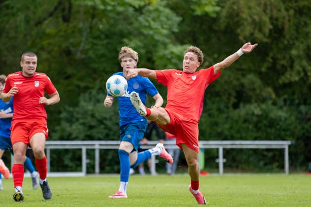 U17 DFB Youth League Preliminary Round Group H FC Rot Weiß Erfurt vs. Eintracht Braunschweig Erfurt 05 09 2026 Ferdi Altendorf 10 FC Rot Weiß Erfurt U17 U17 DFB Youth League Preliminary Round Group H FC Rot Weiß Erfurt vs. Eintracht Braunschweig Main Field, Cyriaksgebreite, Erfurt, September 5, 2026 DFB REGULATIONS PROHIBIT ANY USE OF PHOTOGRAPHS AS IMAGE SEQUENCES AND OR QUASI-VIDEO Copyright: xBEAUTIFULxSPORTS Duehringx