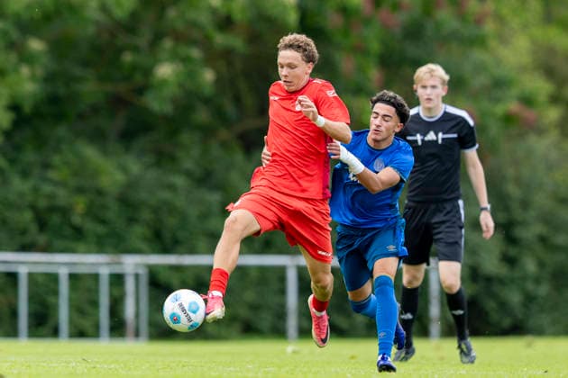 U17 DFB Youth League Preliminary Round Group H FC Rot Weiß Erfurt vs. Eintracht Braunschweig Erfurt, September 5, 2026 Ferdi Altendorf 10 (FC Rot Weiß Erfurt U17) vs. Yassine Ali 14 (Eintracht Braunschweig U17) U17 DFB YouthYouth League Preliminary Round Group H FC Rot Weiß Erfurt vs. Eintracht Braunschweig Main Field, Cyriaksgebreite, Erfurt September 5, 2026 DFB REGULATIONS PROHIBIT ANY USE OF PHOTOGRAPHS AS IMAGE SEQUENCES AND OR QUASI-VIDEO Copyright: xBEAUTIFULxSPORTS Duehringx