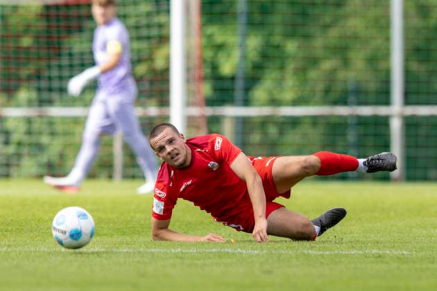 U17 DFB Youth League Preliminary Round Group H FC Rot Weiß Erfurt vs. Eintracht Braunschweig Erfurt 05 09 2026 John Vincent Schultz 13 FC Rot Weiß Erfurt U17 U17 DFB Youth League Preliminary Round Group H FC Rot Weiß Erfurt vs. Eintracht Braunschweig Main Field, Cyriaksgebreite, Erfurt, September 5, 2026. DFB regulations prohibit any use of photographs as image sequences and or quasi-video. Copyright: xBEAUTIFULxSPORTS Duehringx