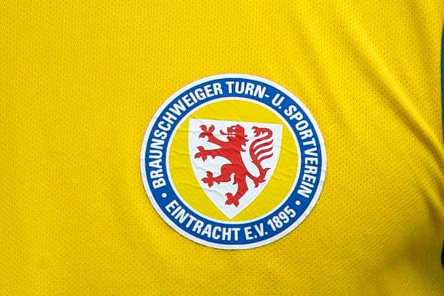 U17 DFB Youth League Preliminary Round Group H FC Rot Weiß Erfurt vs. Eintracht Braunschweig Erfurt, September 5, 2026 Eintracht Braunschweig U17 Logo U17 DFB Youth League Preliminary Round Group H FC Rot Weiß Erfurt vs. Eintracht Braunschweig Main Field Cyriaksgebreite Erfurt, September 5, 2026. DFB regulations prohibit any use of photographs as image sequences and or quasi-video. Copyright: xBEAUTIFULxSPORTS Duehringx