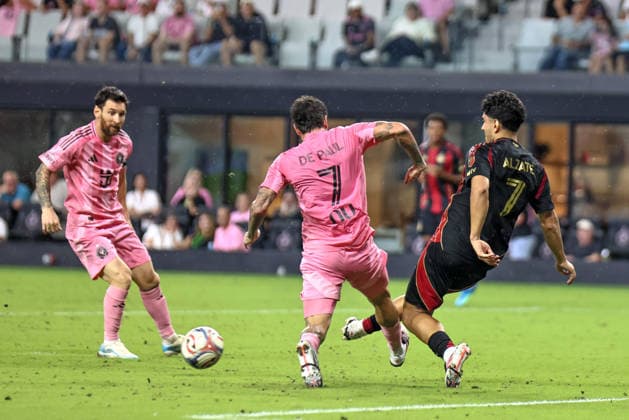 September 5, 2026, Miami, Florida, USA: LIONEL MESSI (10), RODRIGO DE PAUL (7) of Inter Miami CF and STEVEN ALZATE (7) of Atlanta United battle for a ball during a Major League soccer match between Inter Miami CF and Atlanta United FC Miami USA - ZUMAa257 20260905_zsp_a257_011 Copyright: xChrisxArjoonx