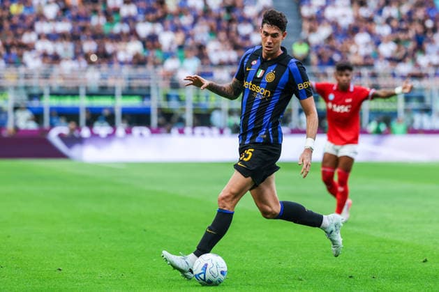 IPA88181256 - Alessandro Bastoni of FC Internazionale in action during the Serie A Enilive 2026 27 soccer match between FC Internazionale and SSC Napoli  Copyright: xFabrizioxCarabelli IPAxSportx xx 88181256