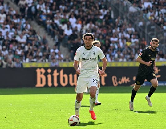 05.09.2026; Moenchengladbach; Fussball, Herren, Saison 2026 2027, Borussia Moenchengladbach vs. SV Elversberg Joe Scally (Gladbach) DFL regulations prohibit any use of photographs as image sequences and or quasi-video. ista-Borussia-Park Nordrhein-Westfalen Deutschland *** September 5, 2026, Mönchengladbach, Soccer, Men s, 2026–2027 Season, Borussia Mönchengladbach vs. SV Elversberg, Joe Scally, Gladbach. DFL regulations prohibit any use of photographs as image sequences and or quasi-video footage at Borussia Park, North Rhine-Westphalia, Germany
