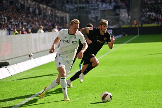 05.09.2026; Moenchengladbach; Fussball, Herren, Saison 2026 2027, Borussia Moenchengladbach vs. SV Elversberg Isac Lidberg (Gladbach, li.) enteilt Maximilian Rohr (Elversberg, re.) DFL regulations prohibit any use of photographs as image sequences and or quasi-video. ista-Borussia-Park Nordrhein-Westfalen Deutschland *** September 5, 2026, Mönchengladbach Soccer, Men s, 2026–2027 Season, Borussia Mönchengladbach vs. SV Elversberg: Isac Lidberg (Gladbach, left) outpaces Maximilian Rohr (Elversberg, right). DFL regulations prohibit any use of photographs as image sequences and or quasi-video content at Borussia Park, North Rhine-Westphalia, Germany
