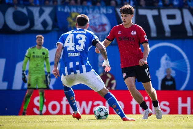 Soccer, 3rd Division: Hansa Rostock vs. SV Wehen Wiesbaden, September 5, 2026; Leon Dajaku (Hansa), Ben Nink (SVWW),