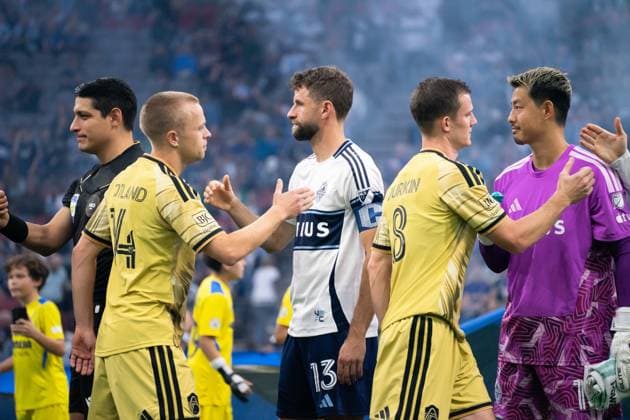 VANCOUVER, CANADA - SEPTEMBER 5: Thomas Muller of Vancouver Whitecaps FC and Yohei Takaoka of Vancouver Whitecaps FC acknowledge Tomas Totland of St Louis City SC and Chris Durkin of St Louis City SC before the Major League Soccer match between Vancouver Whitecaps FC and St Louis City SC at BC Place Stadium on September 5, 2026 in Vancouver, British Columbia, Canada. Copyright: xAmyxElle SPPx Sportspressphoto_SPR224385