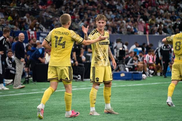VANCOUVER, CANADA - SEPTEMBER 5: Conrad Wallem of St Louis City SC high fives Tomas Totland of St Louis City SC after scoring a goal during the Major League Soccer match between Vancouver Whitecaps FC and St Louis City SC at BC Place Stadium on September 5, 2026 in Vancouver, British Columbia, Canada. Copyright: xAmyxElle SPPx Sportspressphoto_SPR224408