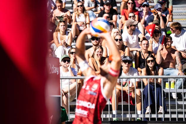 Beach volleyball, Beachvolleyball - MEVZA Schladming SCHLADMING,AUSTRIA,06.SEP.26 - BEACH VOLLEYBALL - win2day Tour PRO, MEVZA Schladming. Image shows fans.  GEPAxpictures xJulioxArellano