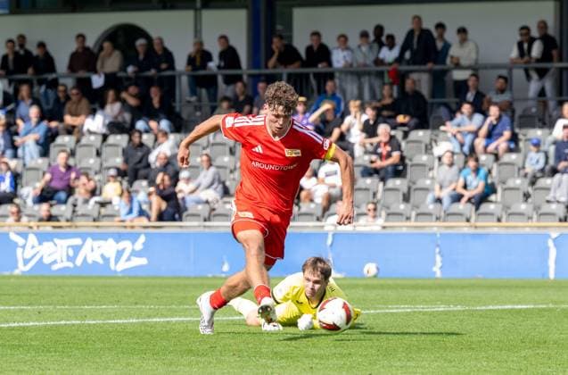 Soccer, A Juniors, 2026–2027 Season, DFB Youth League, Preliminary Round, Group B, Matchday 5, Hertha BSC U19 vs. 1. FC Union Berlin U19, from left: Oskar Engel (U19), 1. FC Union Berlin scores the goal to make it 1–4 past goalkeeper Luis Greil (U19), Hertha BSC, September 6, 2026, Copyright: xMatthiasxKochx