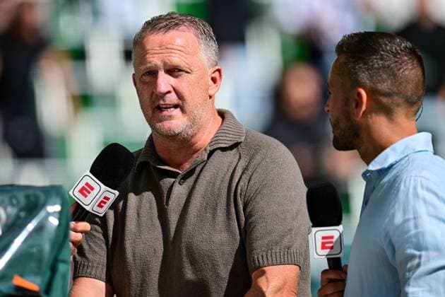 GRONINGEN , 06-09Ã2026 , Stadium Euroborg , season 2026 2027 , Dutch Eredivisie football , match between FC Groningen and FC Twente , picture shows Twente coach John van den Brom Groningen - Twente  x206567388x Copyright:
