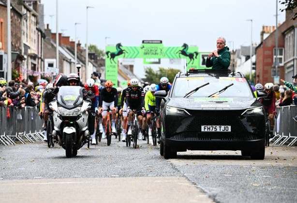 2026 Lloyds Tour of Britain Men Picture by Simon Wilkinson SWpix.com - 06 09 2026 - Cycling - UCI ProSeries - 2026 Lloyds Tour of Britain Men - Stage 5: Earlston to Earlston (156.1km) - The peloton roll out of Earlston Copyright: x xSWpix.comx(t axPhotographyxHubxLtd)xSimonxWilkinson SWpix.comx SWP-3030-22878