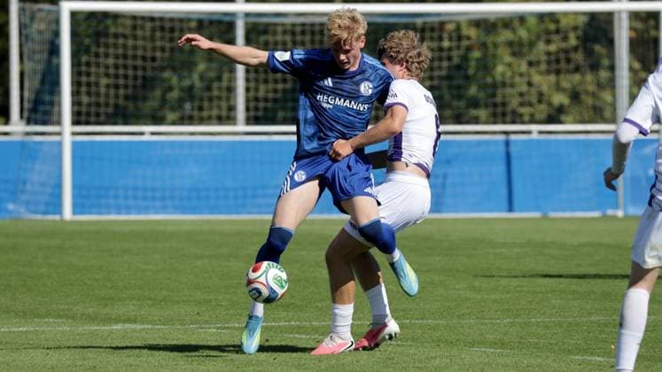 U19 DFB Youth League soccer match between FC Schalke 04 and VfL Osnabrück on Turf Field 4 at the Parkstadion in Gelsenkirchen ** FOR EDITORIAL PURPOSES ONLY ** EDITORIAL USE ONLY ** p Mika Brocks 8 of FC Schalke 04 in the U19 DFB Youth League soccer match between FC Schalke 04 (blue jerseys) and VfL Osnabrück (white jerseys) on Sunday, September 6, 2026, on Field 4 at the Parkstadion in Gelsenkirchen. Photo by Frank Oppitz FUNKE Photo Services p Sports Germany NRW Gelsenkirchen Copyright FrankxOppitz Copyright: FrankxOppitz doc87hdvpc7rwob7ruocf4 ,EDITORIAL USE ONLY Copyright: FrankxOppitz