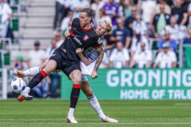 GRONINGEN - Wout Weghorst of FC Twente battles for possession with Thijmen Blokzijl of FC Groningen during the Eredivisie match between FC Groningen and FC Twente at the Euroborg on 06 September 2026 in Groningen, the Netherlands. MARCEL TER BALS ANP Eredivisie 2026 27 xVIxANPxSportx xMarcelxterxBalsxIVx 567355379 originalFilename: 567355379.jpg