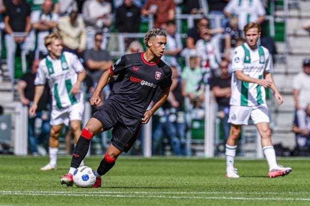 GRONINGEN - Daouda Weidmann of FC Twente runs with the ball during the Eredivisie match between FC Groningen and FC Twente at the Euroborg on September 6, 2026, in Groningen, the Netherlands. MARCEL TER BALS ANP Eredivisie 2026 27 xVIxANPxSportx xMarcelxterxBalsxIVx 567355425 originalFilename: 567355425.jpg