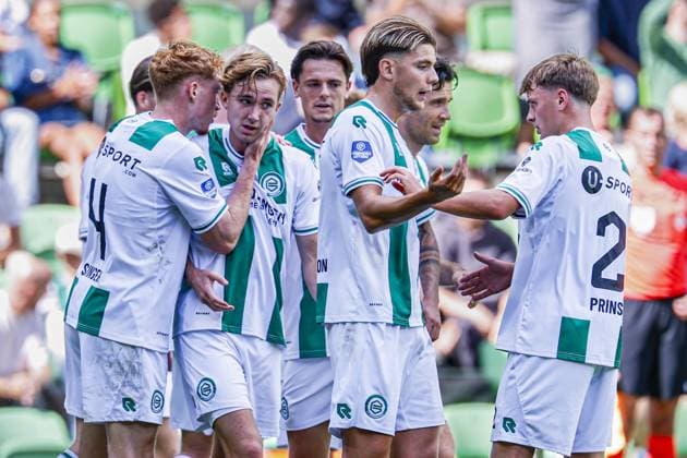 GRONINGEN - Tygo Land of FC Groningen celebrates his team s second goal with his teammates during the Eredivisie match between FC Groningen and FC Twente at the Euroborg on September 6, 2026, in Groningen, the Netherlands. MARCEL TER BALS ANP Eredivisie 2026 27 xVIxANPxSportx xMarcelxterxBalsxIVx 567356654 originalFilename: 567356654.jpg