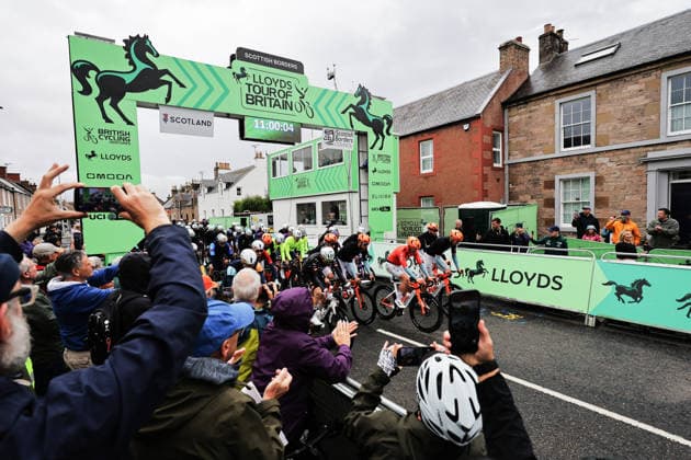 2026 Lloyds Tour of Britain Men Picture by Alex Whitehead SWpix.com - 06 09 2026 - Cycling - UCI ProSeries - 2026 Lloyds Tour of Britain Men - Stage 5: Earlston to Earlston (156.1km) - The peloton roll out of Earlston Copyright: x xSWpix.comx(t axPhotographyxHubxLtd)xAlexxWhitehead SWpix.comx SWP-3030-22886