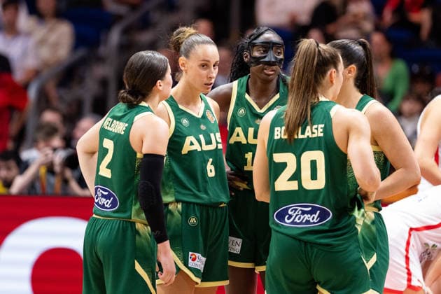 Australian team during a huddle, Jade Melbourne, Australia, 02, Steph Talbot, Australia, 06, Ezi Magbegor, Australia, 13, Isobel Borlase, Australia, 20, GER, Turkey vs. Australia, Basketball, 2026 FIBA Women’s World Cup, Group Stage, Matchday 2, September 6, 2026 GER, Turkey vs. Australia, basketball, 2026 FIBA Women’s World Cup, group stage, Match Day 2, September 6, 2026 Berlin Copyright: xEibner-Pressefoto MaxxVincenx EP_MVN