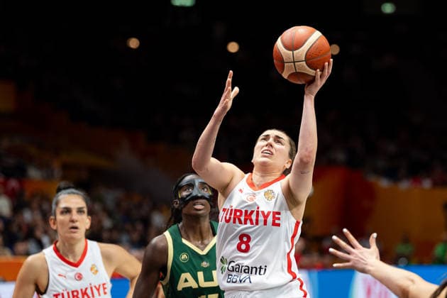Ayse Cora (Turkey), No. 8 on a layup; Ezi Magbegor (Australia), No. 13; GER, Turkey vs. Australia, Basketball, 2026 FIBA Women’s World Cup, Group Stage, Matchday 2, September 6, 2026, GER, Turkey vs. Australia, basketball, 2026 FIBA Women’s World Cup, group stage, Matchday 2, September 6, 2026, Berlin Copyright: xEibner-Pressefoto MaxxVincenx EP_MVN