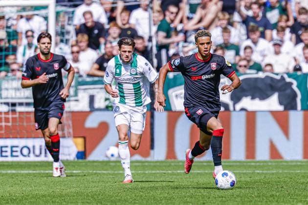 GRONINGEN - Daouda Weidmann of FC Twente runs with the ball during the Eredivisie match between FC Groningen and FC Twente at the Euroborg on September 6, 2026, in Groningen, the Netherlands. MARCEL TER BALS ANP Eredivisie 2026 27 xVIxANPxSportx xMarcelxterxBalsxIVx 567359598 originalFilename: 567359598.jpg