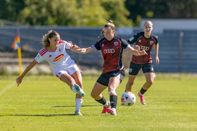 Ingolstadt, Deutschland 06. September 2026: 2. BL Frauen - 2026 2027 - Sp. 5 - FC Ingolstadt 04 gegen 1. FC Köln U20 Im Bild: v. li. im Zweikampf Alina Kerschbaumer (1. FC Köln) und Jenny Bayer (FCI) DFL DFB regulations prohibit any use of photographs as image sequences and or quasi-video ESV-Stadion Bayern *** Ingolstadt, Germany, September 6, 2026, 2nd Bundesliga Women 2026–2027, Matchday 5: FC Ingolstadt 04 vs. 1. FC Köln U20. Pictured from left in a tackle: Alina Kerschbaumer (1. FC Köln) and Jenny Bayer (FCI). DFL and DFB regulations prohibit any use of photographs as image sequences and or quasi-video. ESV Stadion Bayern Copyright: xFotostandx xSchäferx