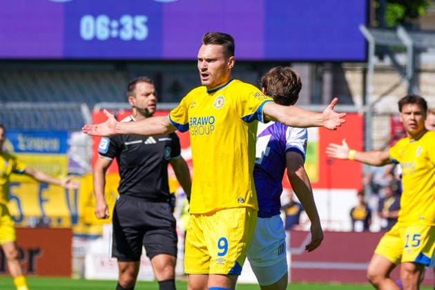 Maximilian Entrup (Eintracht Braunschweig, 9) mit ausgestreckten Armen nach einem vermeintlichen Foul, Emotionen, Gesichtsausdruck, Frust, Deutschland: Fussball, 2. Bundesliga, Saison 2026 27, 4. Spieltag, 06.09.2026, VfL Osnabrück vs Eintracht Braunschweig, Stadion Bremer Brücke (Osnabrück, Niedersachsen) *** Maximilian Entrup, Eintracht Braunschweig, No. 9 with outstretched arms after an alleged foul; emotion, facial expression, frustration; German soccer; 2. Bundesliga; 2026–27 season; Matchday 4; September 6, 2026; VfL Osnabrück vs. Eintracht Braunschweig, Bremer Brücke Stadium, Osnabrück, Lower Saxony Copyright: xLeonxFrickx